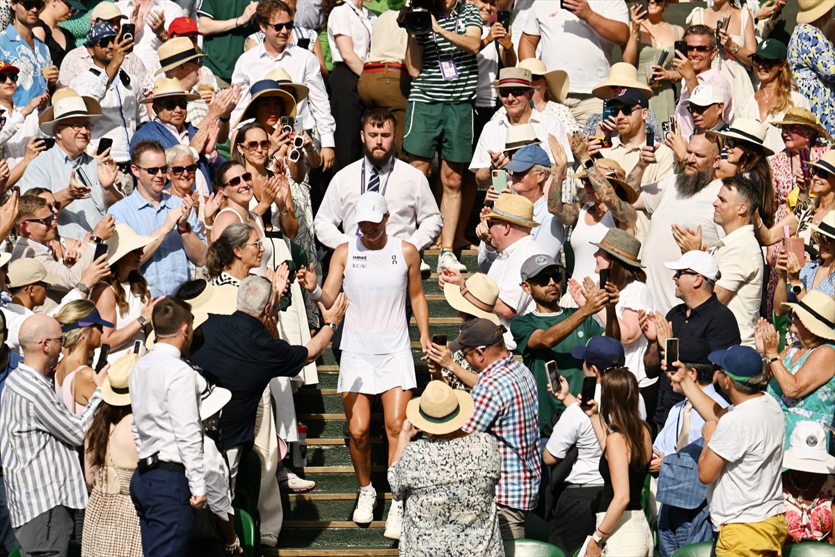 Sezonun üçüncü grand slam tenis turnuvası Wimbledon'ın tek kadınlar finalinde ABD'li raket Amanda...