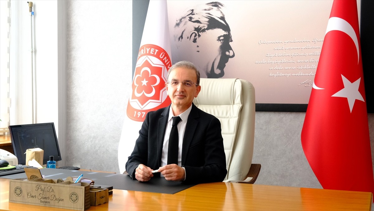 Sivas Cumhuriyet Üniversitesi Sağlık Hizmetleri Uygulama ve Araştırma Hastanesi Başhekimi Prof....