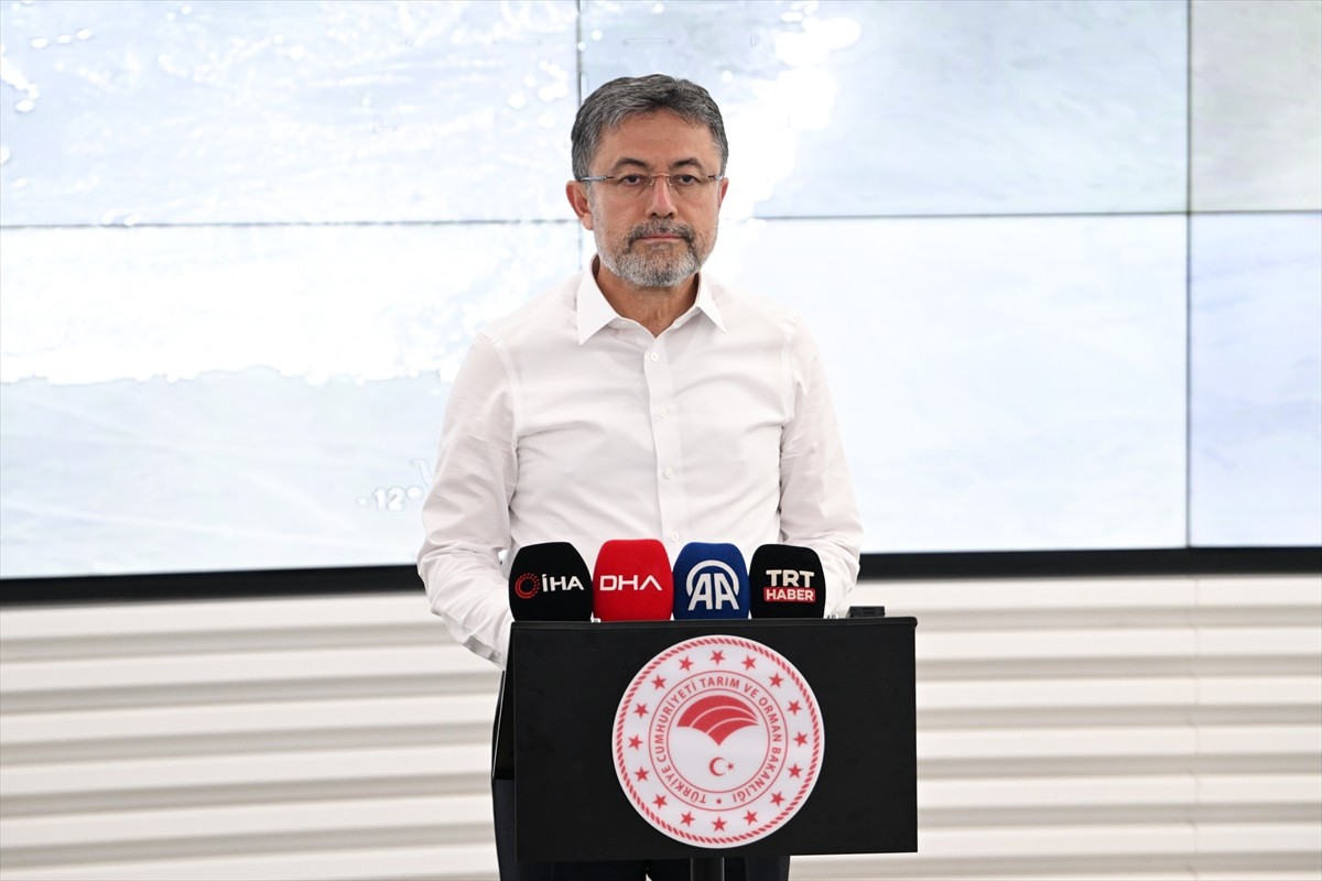 Tarım ve Orman Bakanı İbrahim Yumaklı, Orman Genel Müdürlüğü Yangın Yönetim Merkezi'nde, orman...