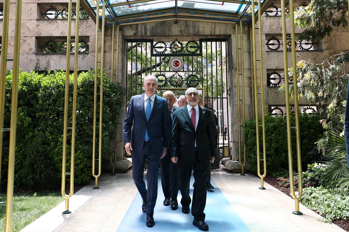 TBMM Başkanı Numan Kurtulmuş, Türkiye'ye resmi ziyaret gerçekleştiren Irak Temsilciler Meclisi...