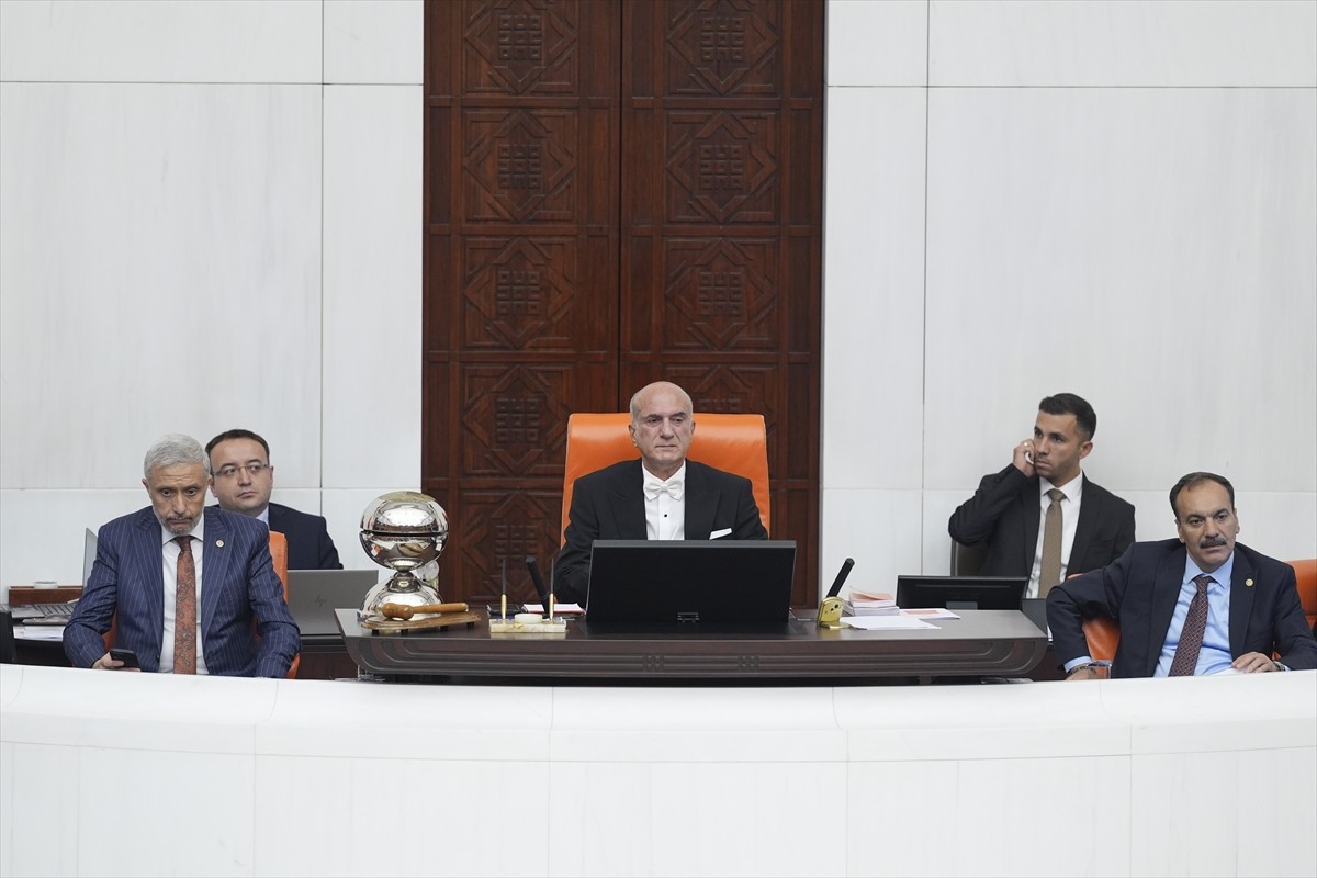 TBMM Genel Kurulunda, grup başkanvekilleri yerlerinden söz alarak gündeme ilişkin...