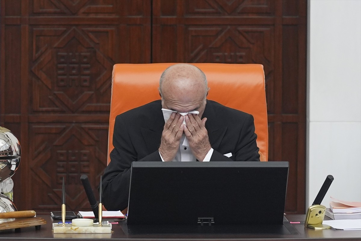 TBMM Genel Kurulunda, grup başkanvekilleri yerlerinden söz alarak gündeme ilişkin...