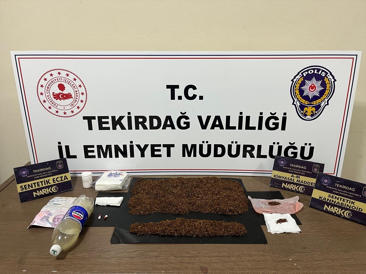 Tekirdağ'da uyuşturucu operasyonunda gözaltına alınan 3 şüpheli tutuklandı. 3 adrese yapılan...