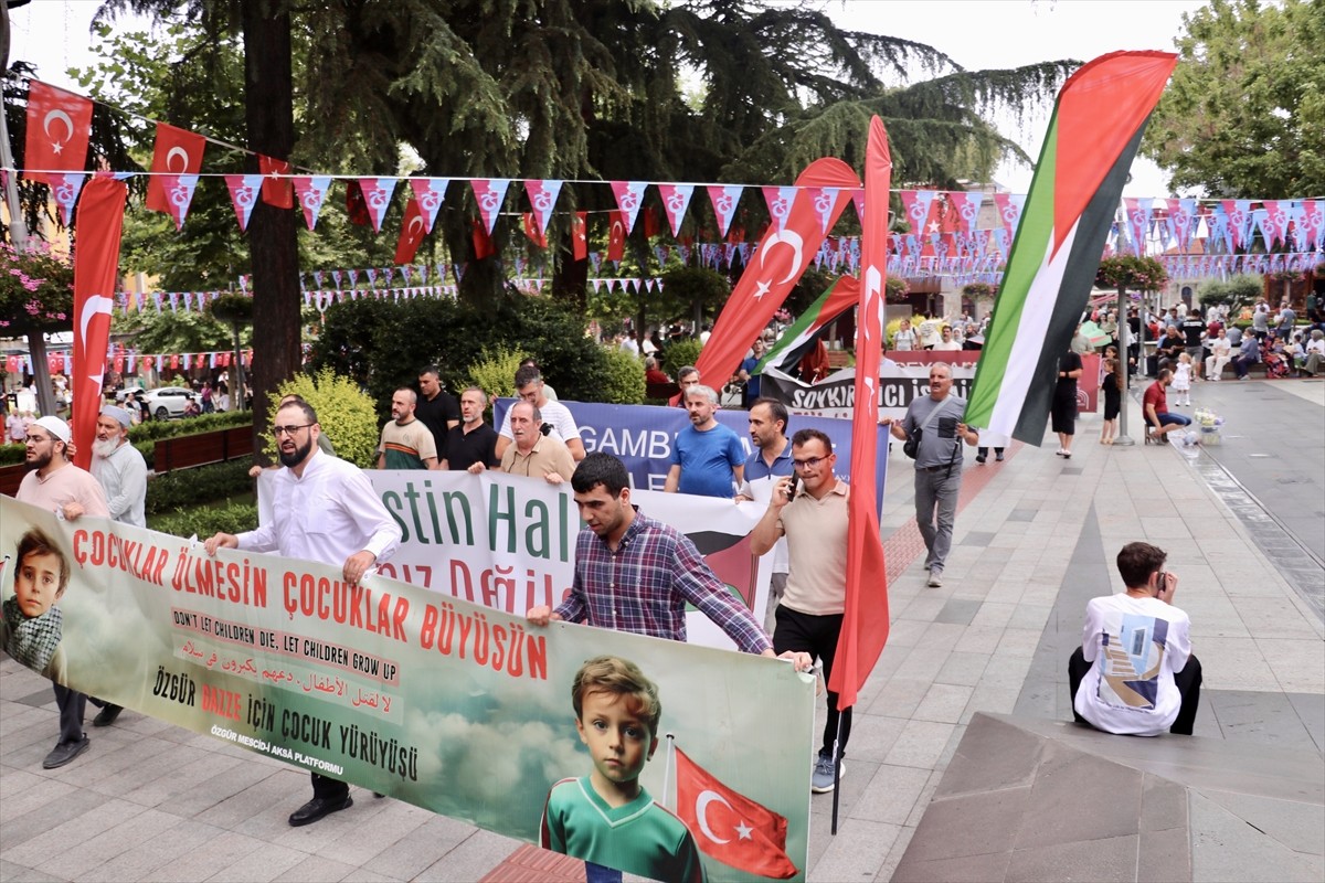 Trabzon'un Ortahisar ilçesinde Filistin'e destek için yürüyüş yapıldı.