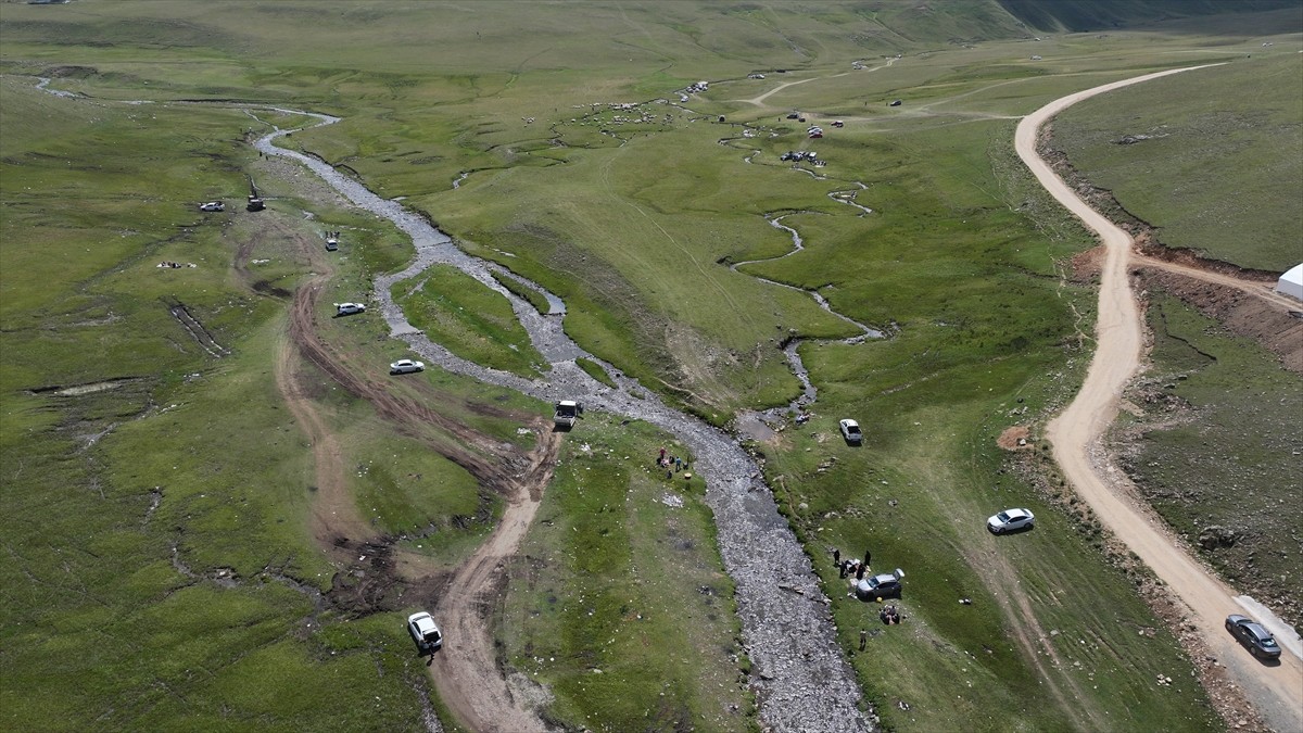 Trabzon-Gümüşhane sınırında yer alan ve yörenin "saklı cenneti" olarak nitelendirilen Camiboğazı...