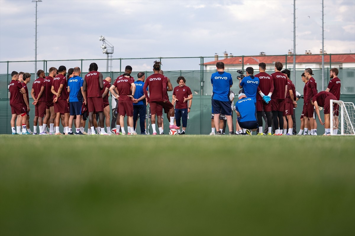 Trabzonspor, 2025-2026 sezonu hazırlıkları kapsamında geldiği Erzurum'da ikinci etap kamp...