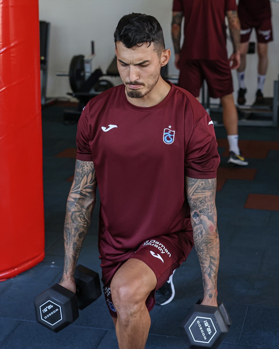 Trabzonspor, yeni sezon hazırlıklarına teknik direktör Fatih Tekke yönetiminde yaptığı antrenmanla...