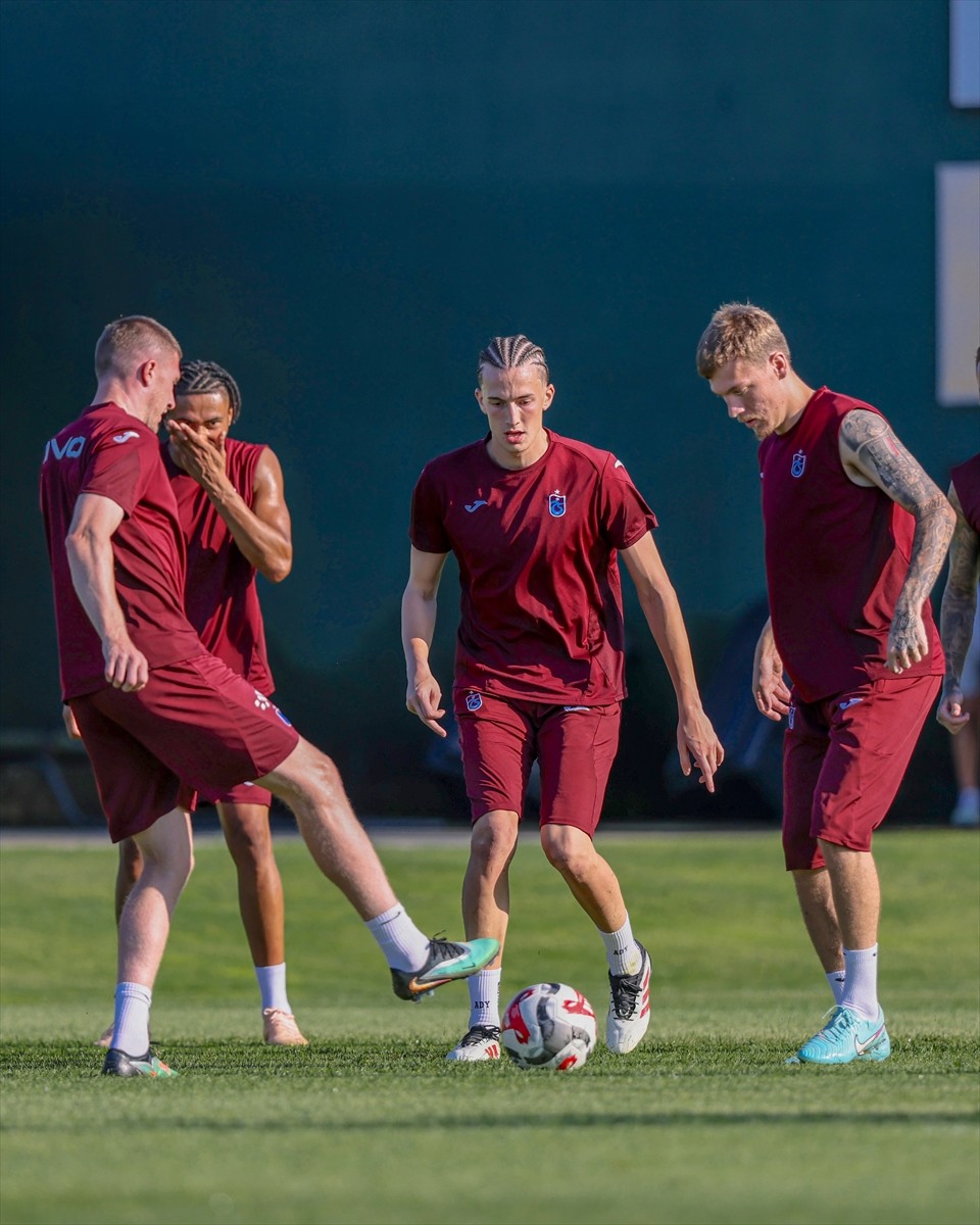 Trabzonspor, yeni sezon hazırlıklarını çift antrenmanla sürdürdü.