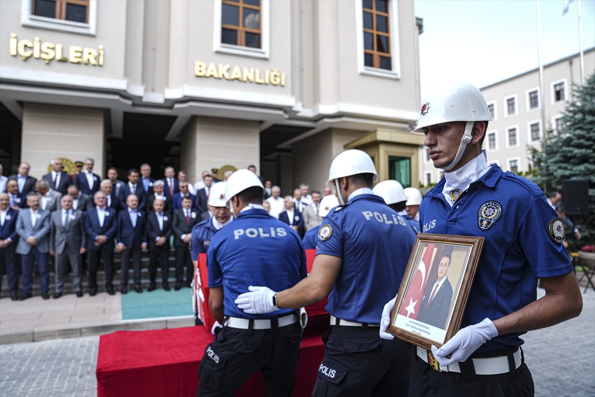 Trafik kazası sonucu vefat eden Mülkiye Başmüfettişi Erol Karaömeroğlu için İçişleri Bakanlığında...