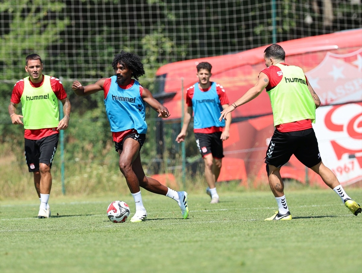 Trendyol 1. Lig ekiplerinden Sivasspor'un Bolu kampı devam ediyor.