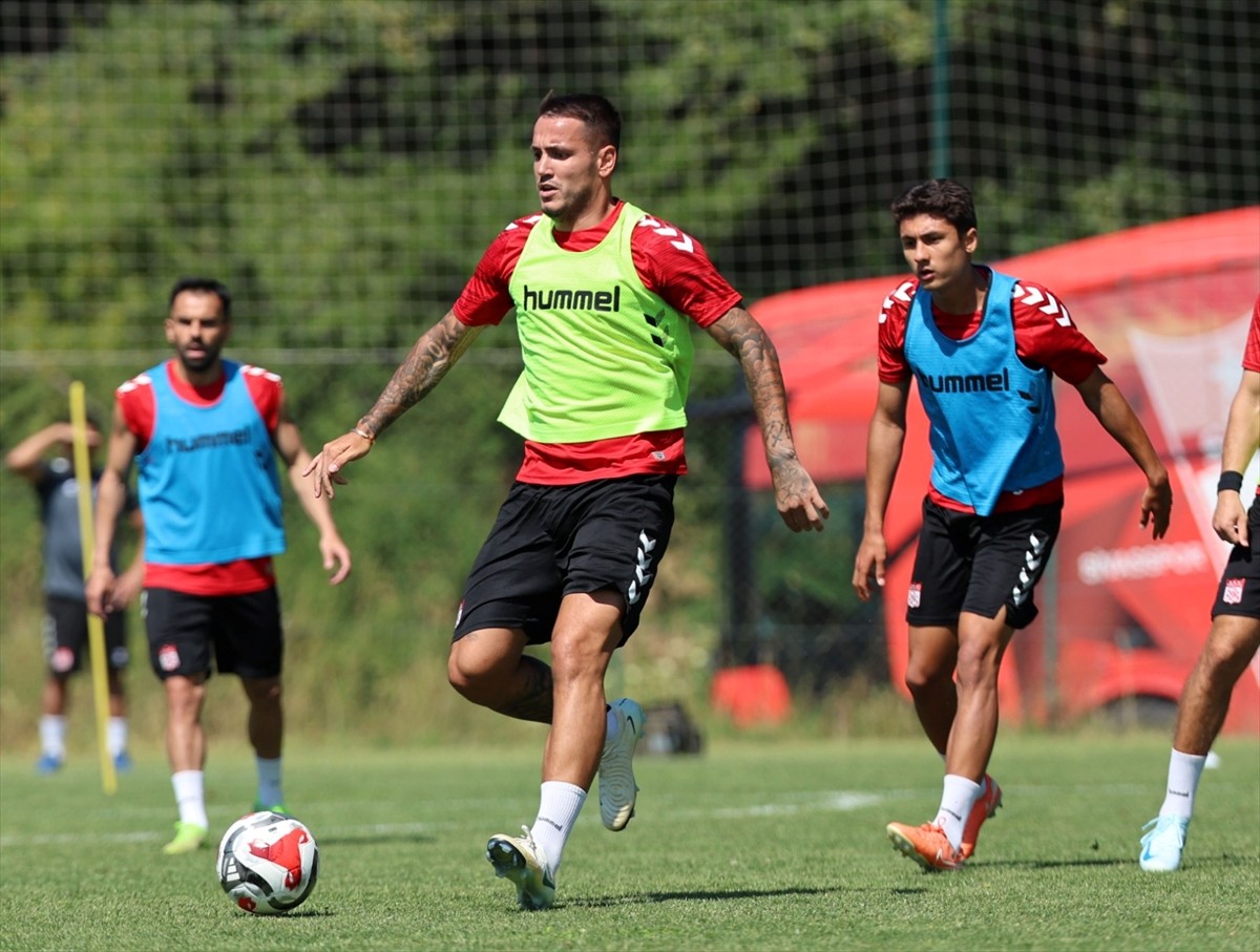 Trendyol 1. Lig ekiplerinden Sivasspor'un Bolu kampı devam ediyor.