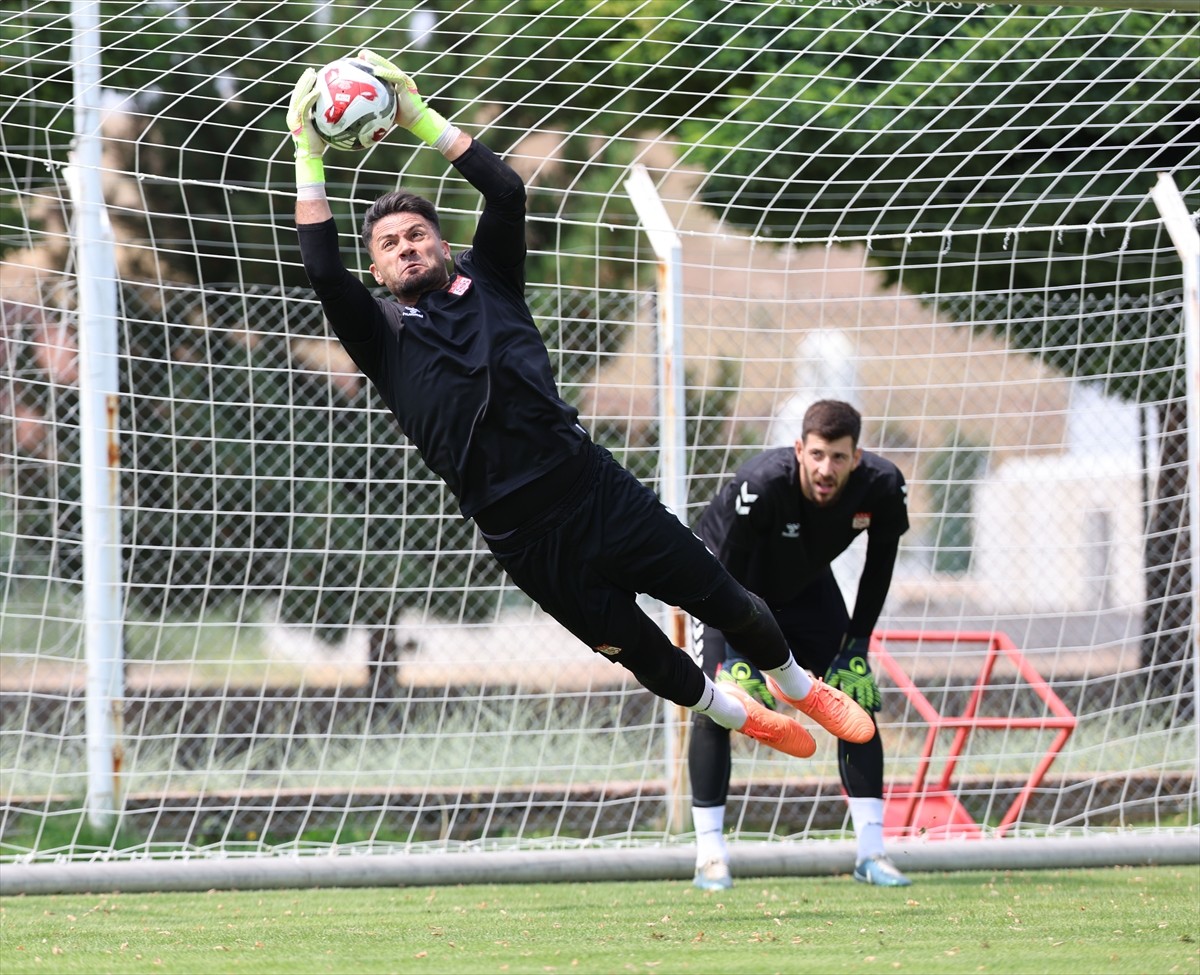 Trendyol 1. Lig ekiplerinden Sivasspor, ligin ilk haftasında deplasmanda Erzurumspor FK ile...