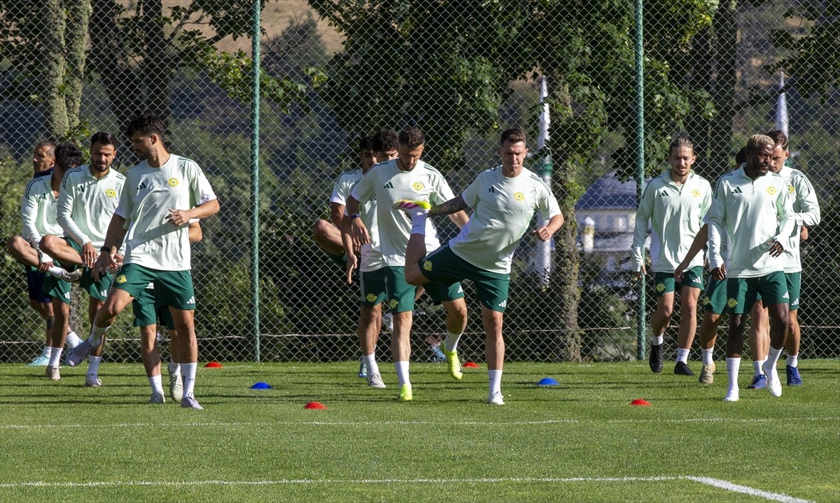 Trendyol 1. Lig takımlarından Esenler Erokspor, yeni sezon hazırlıklarını Teknik direktör Osman...