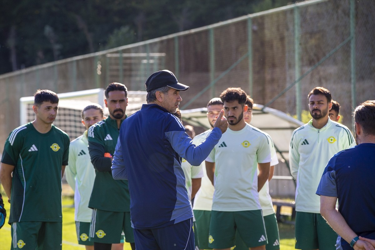 Trendyol 1. Lig takımlarından Esenler Erokspor, yeni sezon hazırlıklarını Teknik direktör Osman...