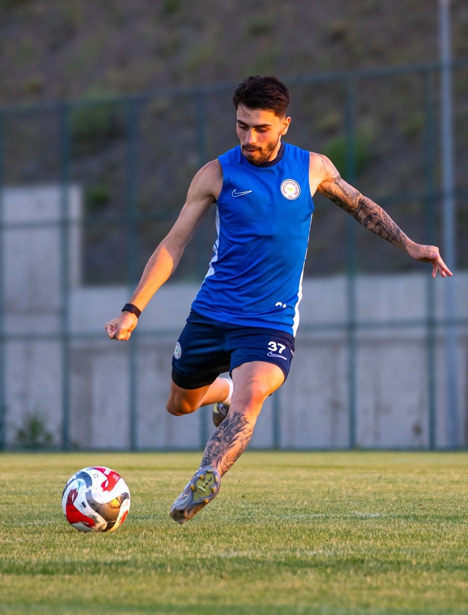 Trendyol Süper Lig ekiplerinden Çaykur Rizespor, Erzurum'daki 2025-2026 sezonu hazırlıklarını...