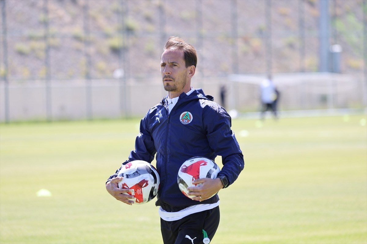 Trendyol Süper Lig ekiplerinden Corendon Alanyaspor, yeni sezon hazırlıklarının birinci etabı için...