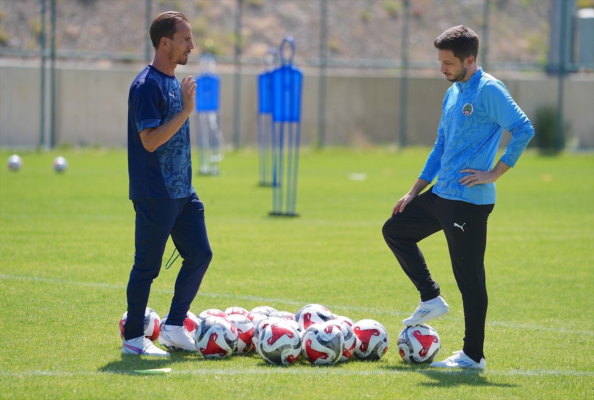 Trendyol Süper Lig ekiplerinden Corendon Alanyaspor, yeni sezon hazırlıklarının ikinci etabını...