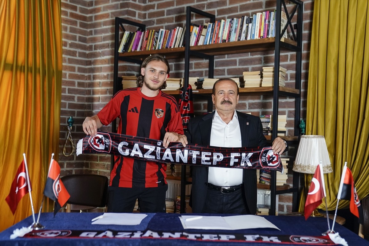 Trendyol Süper Lig ekiplerinden Gaziantep FK, Bosnalı Enver Kulasin'i renklerine bağladı.