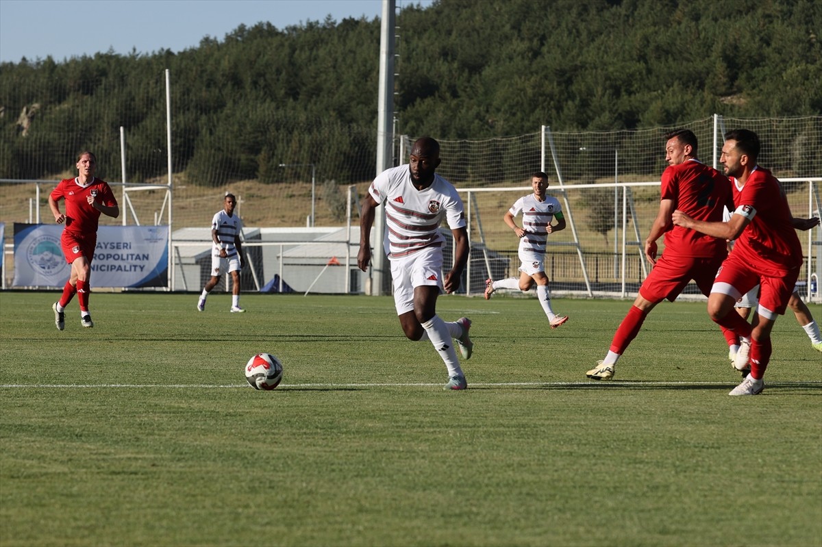Trendyol Süper Lig ekiplerinden Gaziantep FK, hazırlık maçında Vanspor'u 3-1 yendi.