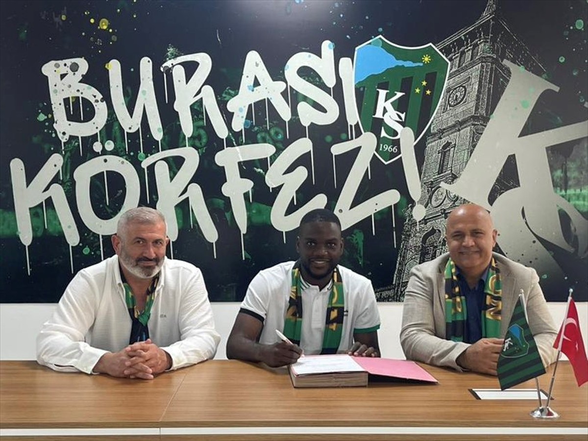 Trendyol Süper Lig ekiplerinden Kocaelispor, 26 yaşındaki Angolalı orta saha oyuncusu Show'u...