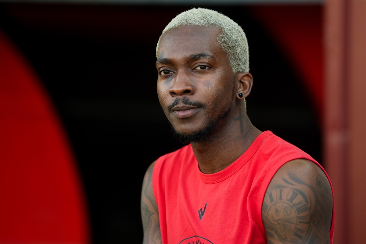 Trendyol Süper Lig takımlarından Gençlerbirliği'nin yeni transferi Henry Onyekuru, Beştepe İlhan...