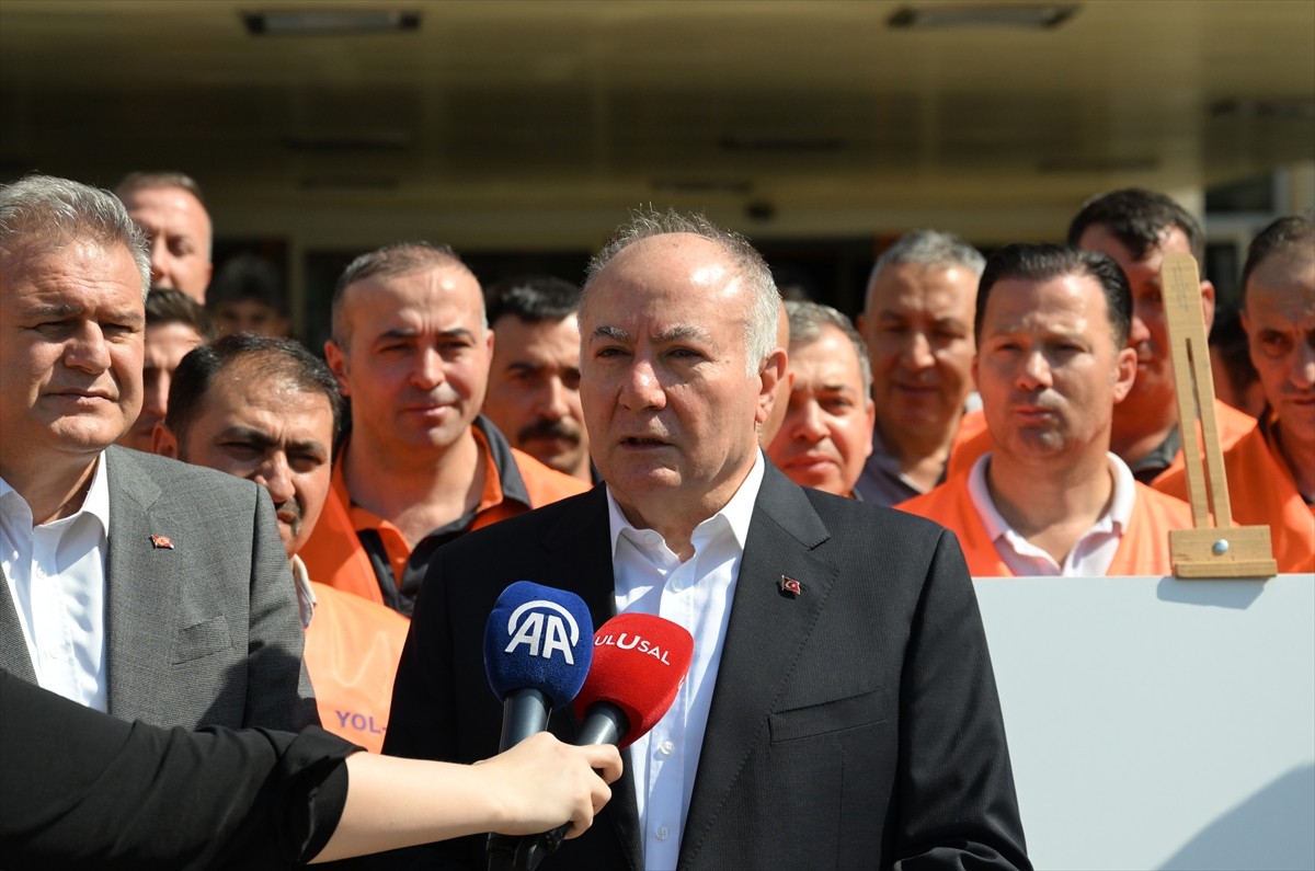 TÜRK-İŞ, yaklaşık 600 bin kamu işçisini ilgilendiren Kamu Toplu İş Sözleşmeleri Çerçeve Protokolü...