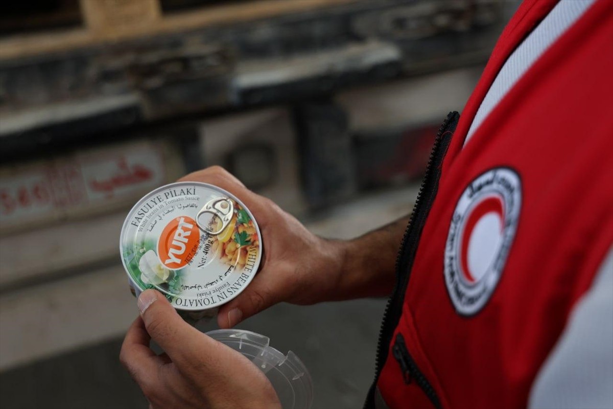 Türk Kızılay, Suriye'nin güneyindeki Süveyda ilinde güvenlik koşulları nedeniyle göç eden...