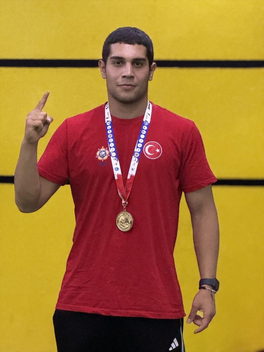 Türk Silahlı Kuvvetleri (TSK) Muaythai Milli Takımı kadrosunda yer alan 18 yaşındaki Murat Avcı...