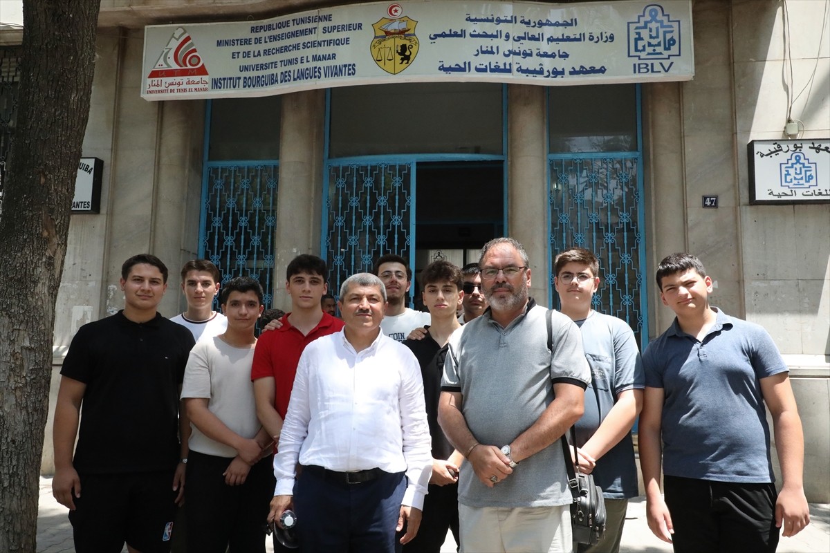Türkiye'den Tunus’a dil eğitimi için gelen imam hatip lisesi öğrencileri Burgiba Dil Enstitüsü'nde...