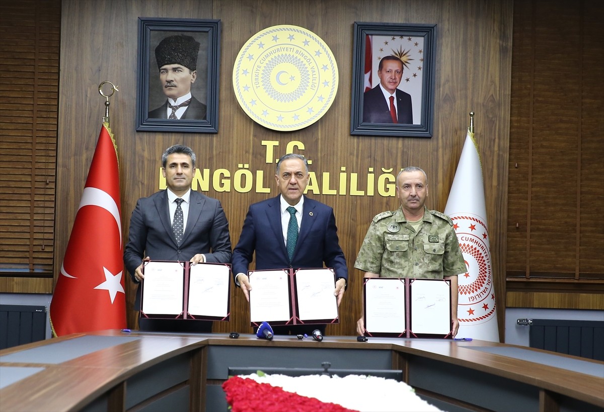 Türkiye'nin deprem açısından riskli illeri arasında yer alan Bingöl'de "Mehmetçik AFAD Destek Üssü...