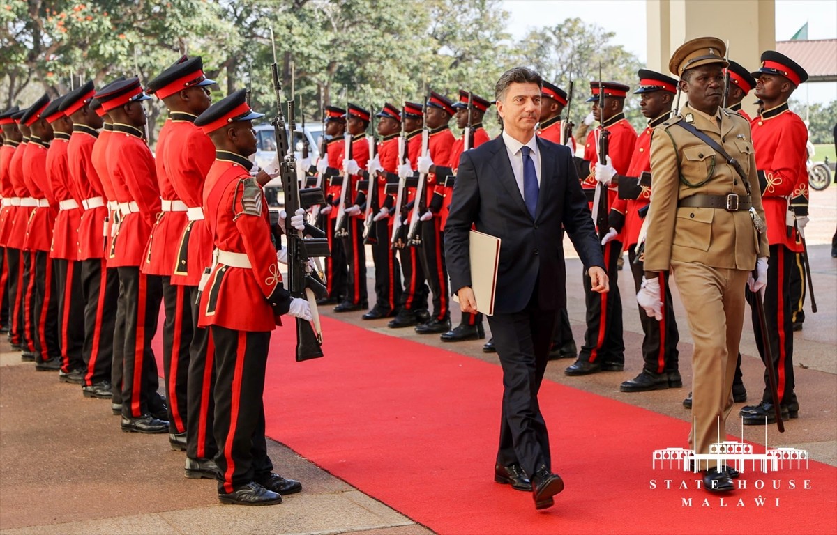 Türkiye'nin Lusaka Büyükelçisi Hüseyin Barbaros Dicle, Malavi Cumhurbaşkanı Lazarus Chakwera’ya...