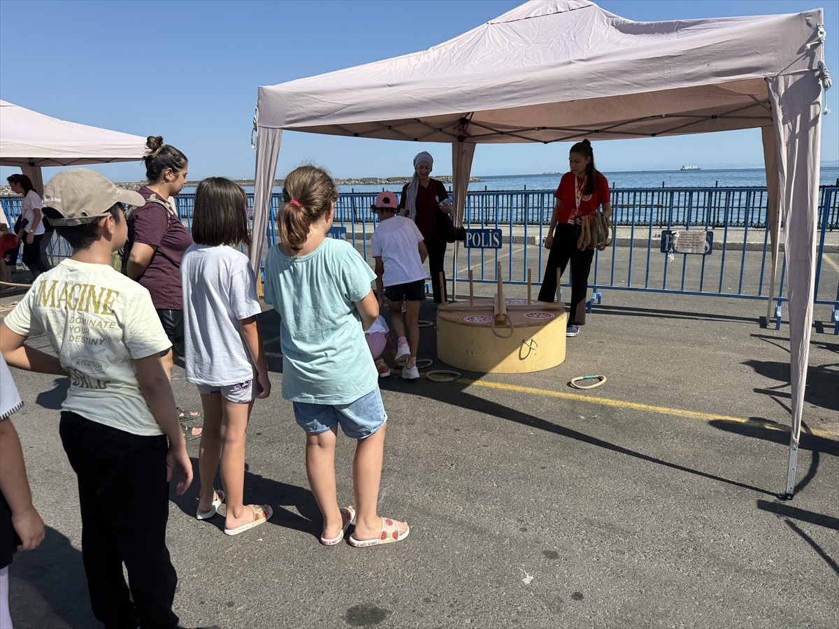  Türkiye Geleneksel Spor Dalları Federasyonunun Geleneksel Oyunlar Tırı, Tekirdağ'da çocuklarla...