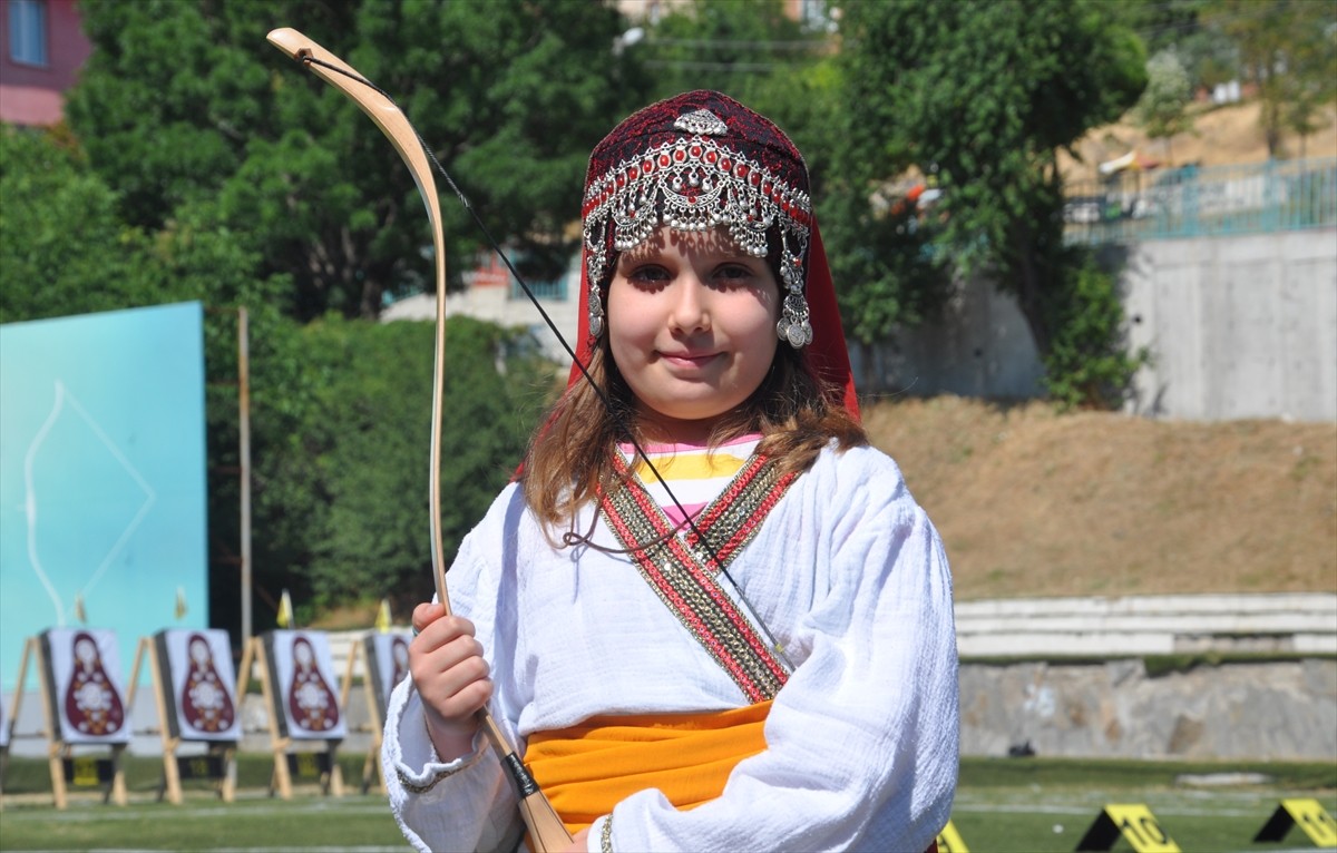 Türkiye Geleneksel Türk Okçuluk Federasyonu (TGTOF) tarafından düzenlenen Minikler ve Yıldızlar...
