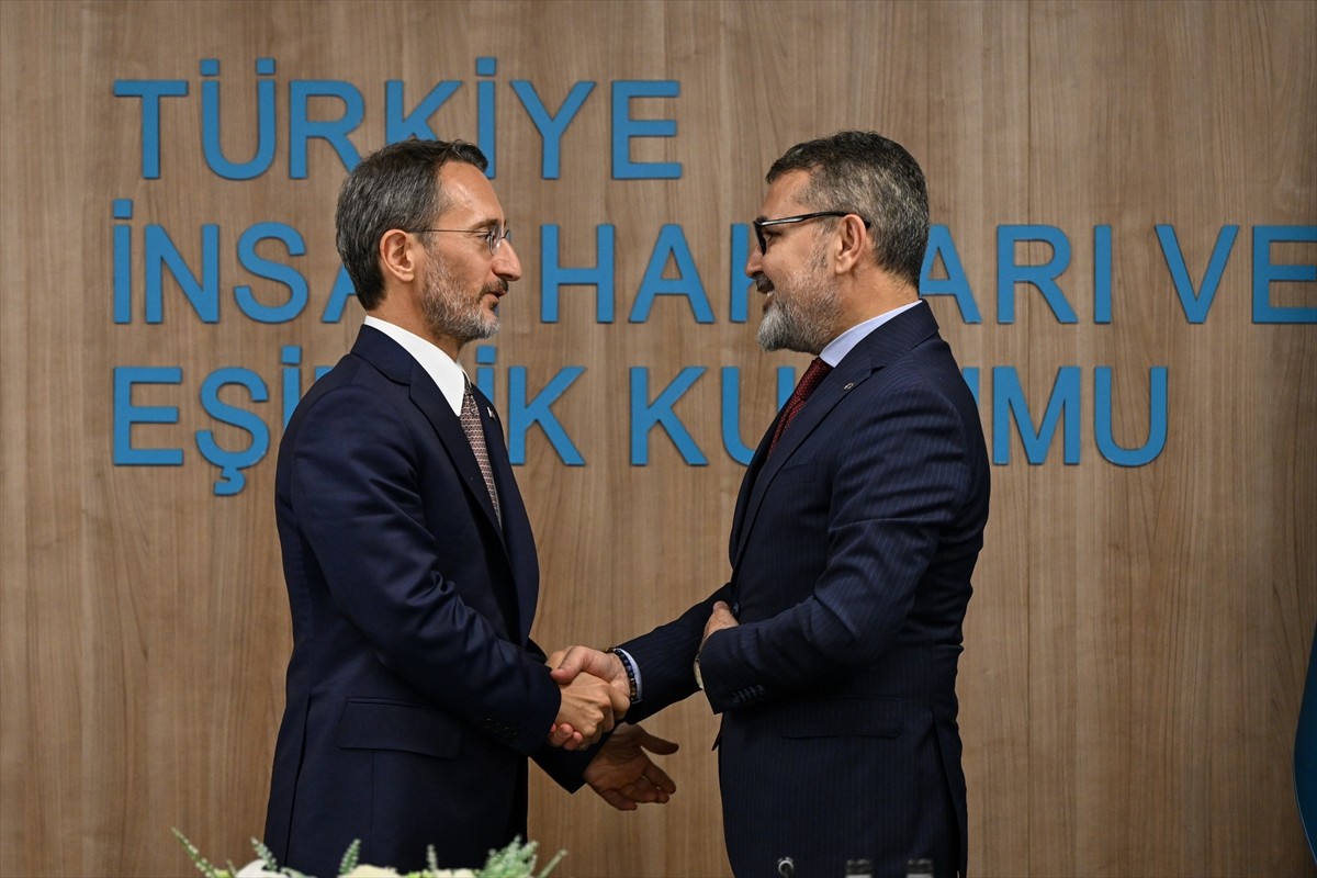 Türkiye İnsan Hakları ve Eşitlik Kurumu (TİHEK) Başkanlığına atanan Fahrettin Altun (solda) görevi...