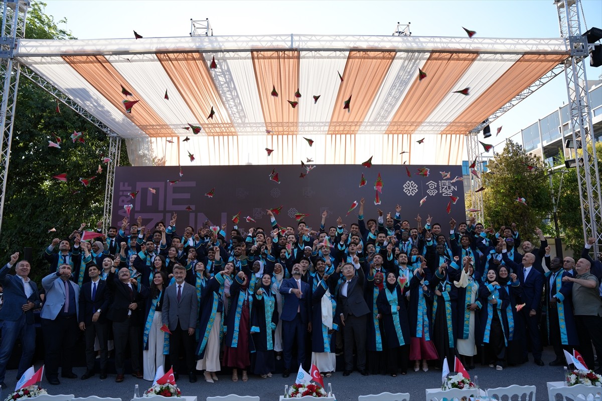 Türkiye Maarif Vakfının 14 farklı ülkedeki okullarında öğrenim görüp, Türkiye'deki üniversitelerde...