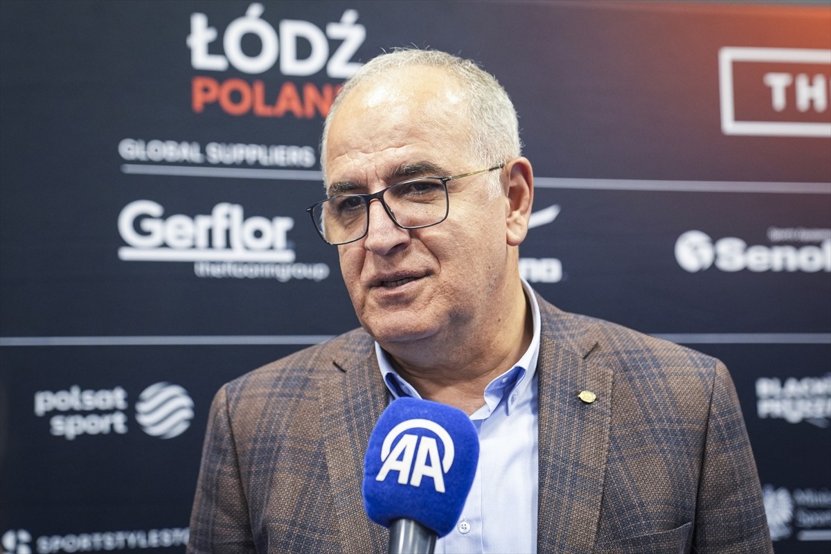 Türkiye Voleybol Federasyonu Başkanı Mehmet Akif Üstündağ, FIVB Milletler Ligi'nin (VNL) çeyrek...