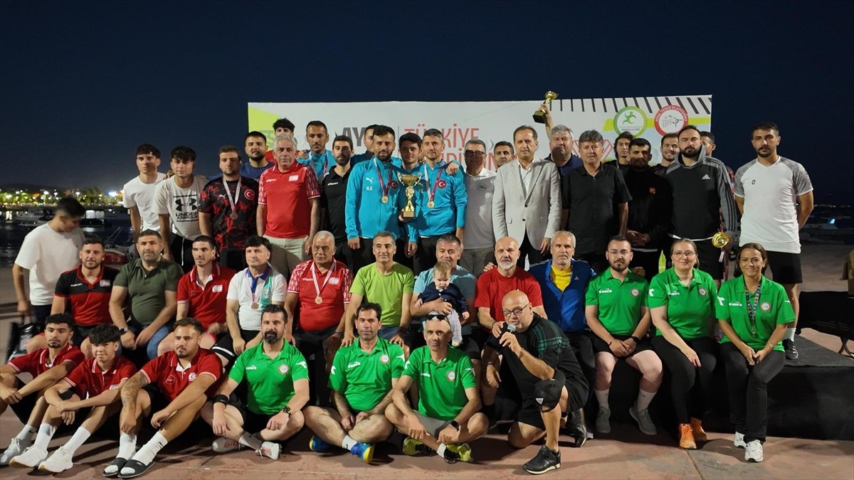  Tuzla Mahir İz Anadolu İmam Hatip Lisesi Spor Kulübü ev sahipliğinde düzenlenen Türkiye Ayak...