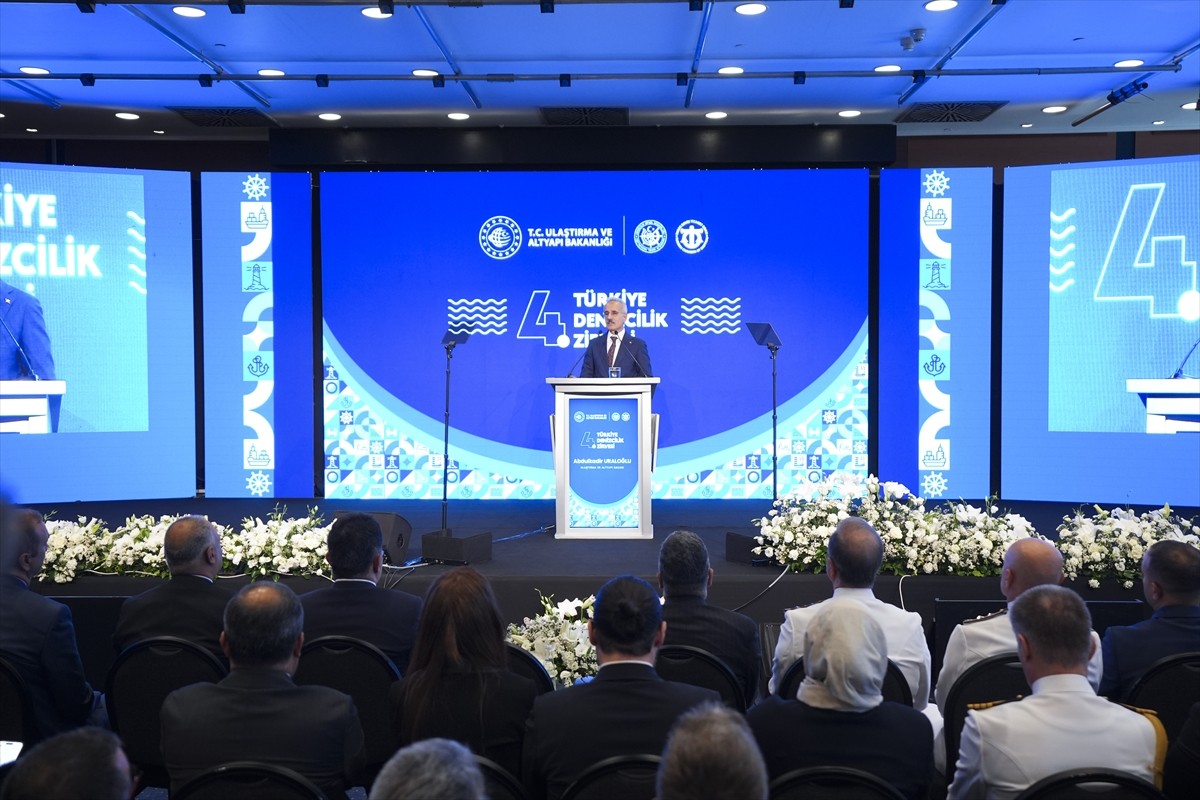 Ulaştırma ve Altyapı Bakanı Abdulkadir Uraloğlu, İstanbul Lütfi Kırdar Uluslararası Kongre ve...