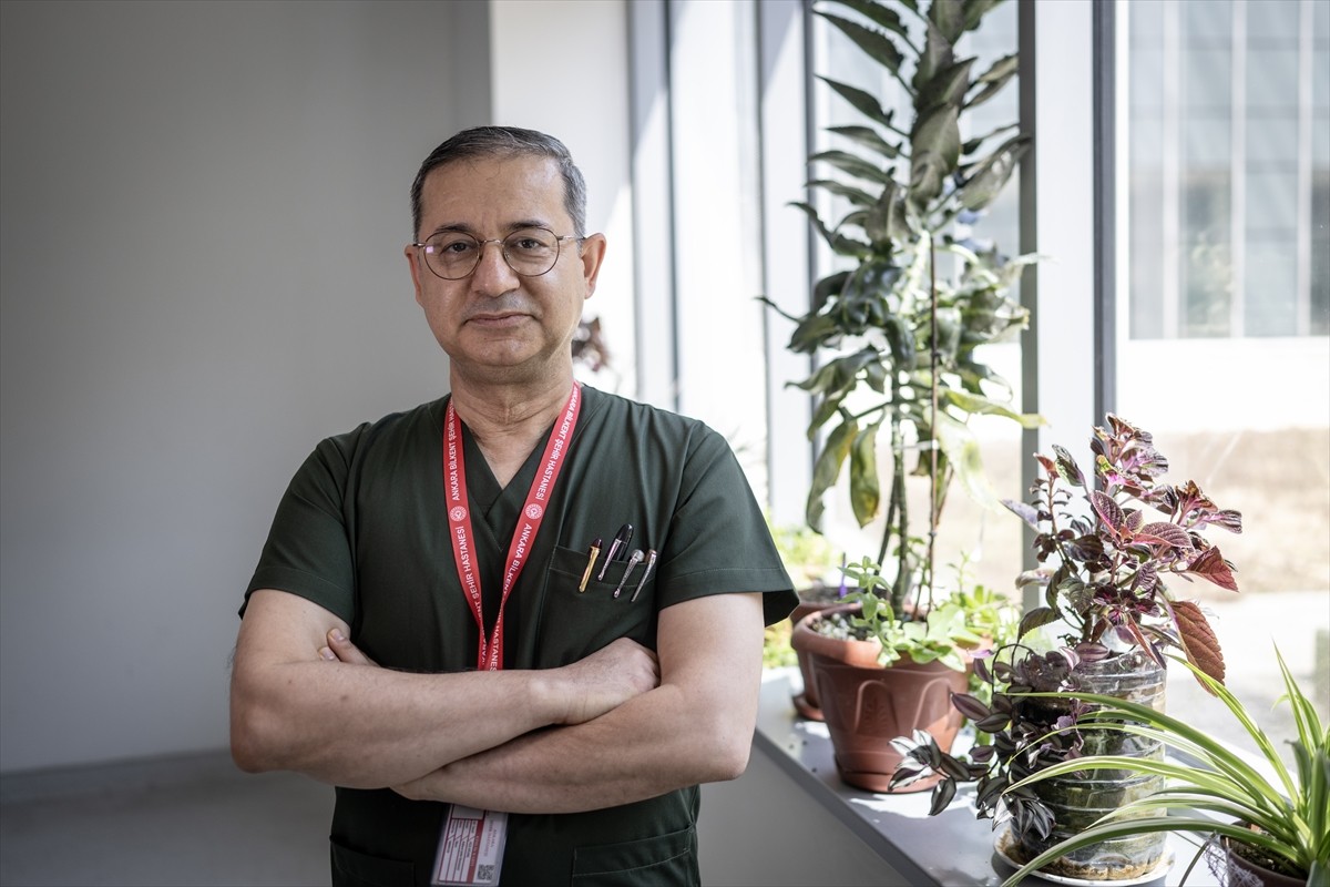 Uzmanlar, sıcak havalarda görülen çarpıntı, göğüs ağrısı ve nefes darlığı gibi şikayetlerin hem...