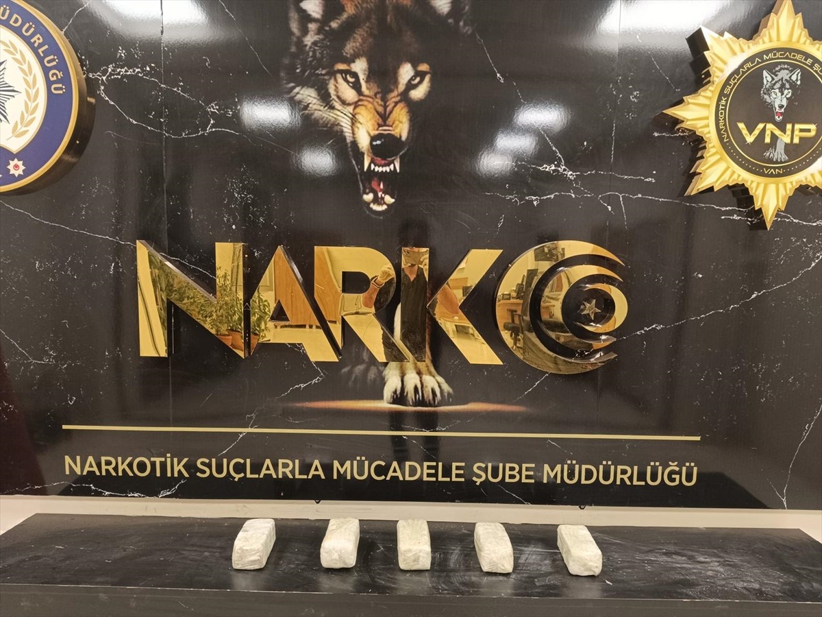Van'da 14-27 Temmuz'da düzenlenen operasyonlarda 127 kilo 560 gram uyuşturucu ele geçirildi.