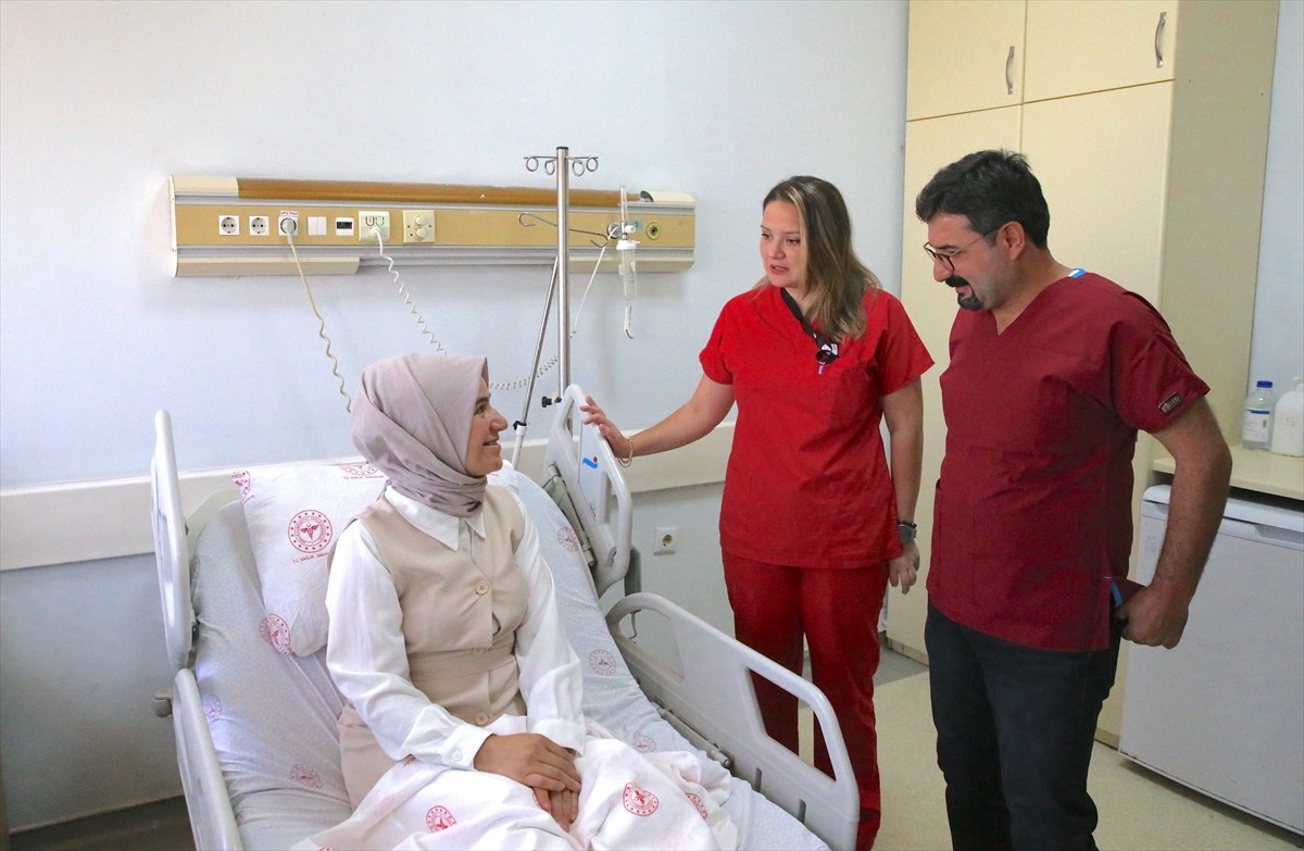 Van'da boyun bölgesinde olması gereken paratiroit bezi kalbinin üzerinde yer alan, tiroit...