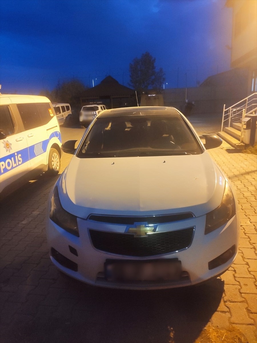 Van'da farklı suçlardan aranan 228 kişi yakalandı, 94'ü cezaevine teslim edildi. Operasyonlarda...