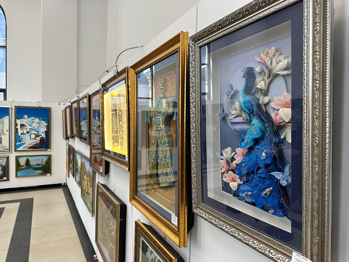 Van'da tutuklu ve hükümlülerin yaptığı çalışmalar, Resim ve El Sanatları Sergisi'nde...