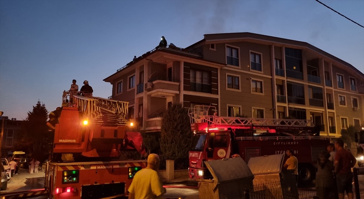Yalova'nın Çiftlikköy ilçesinde Mehmet Akif Ersoy Mahallesi Namık Kemal Caddesi Aksoy Cami...