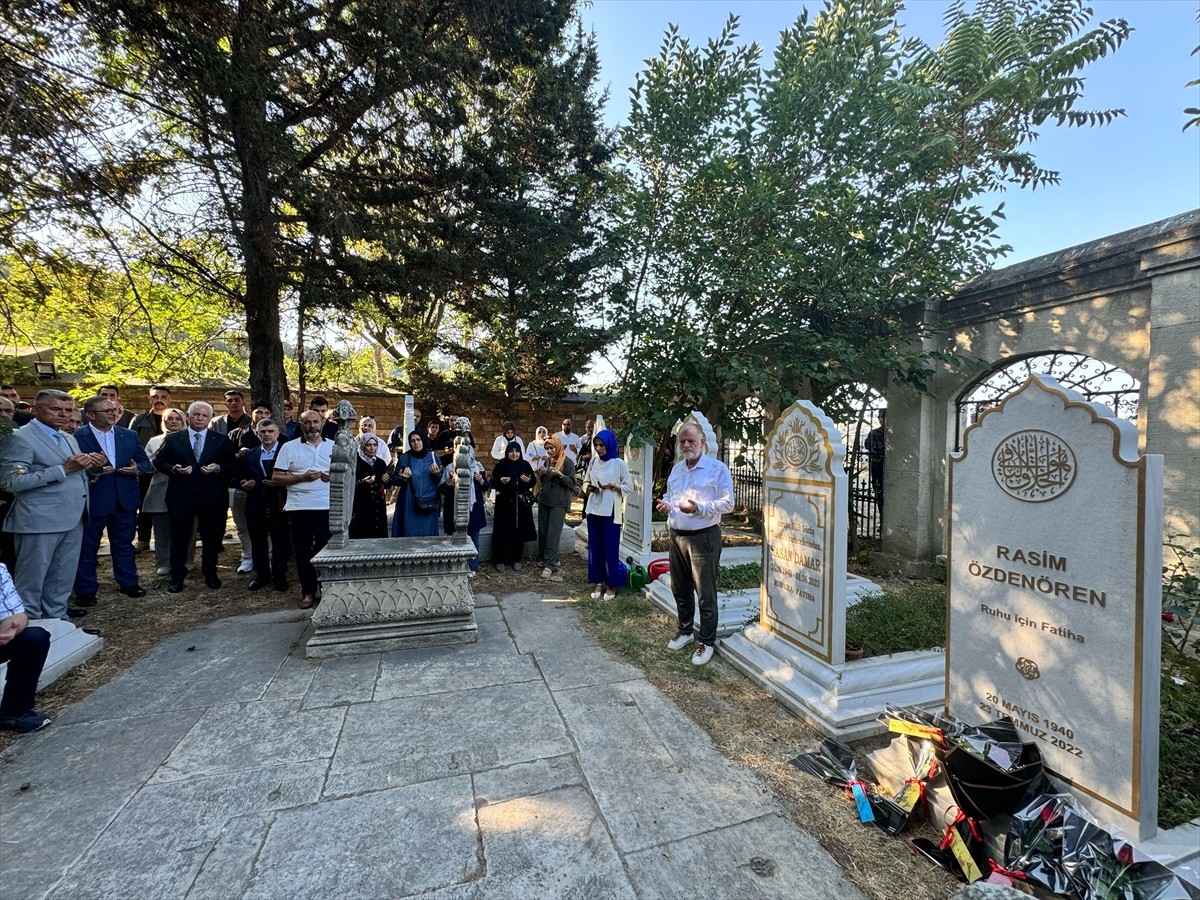 Yedi Güzel Adam'dan biri olarak tanınan Türk edebiyatının önemli yazarlarından Rasim Özdenören...