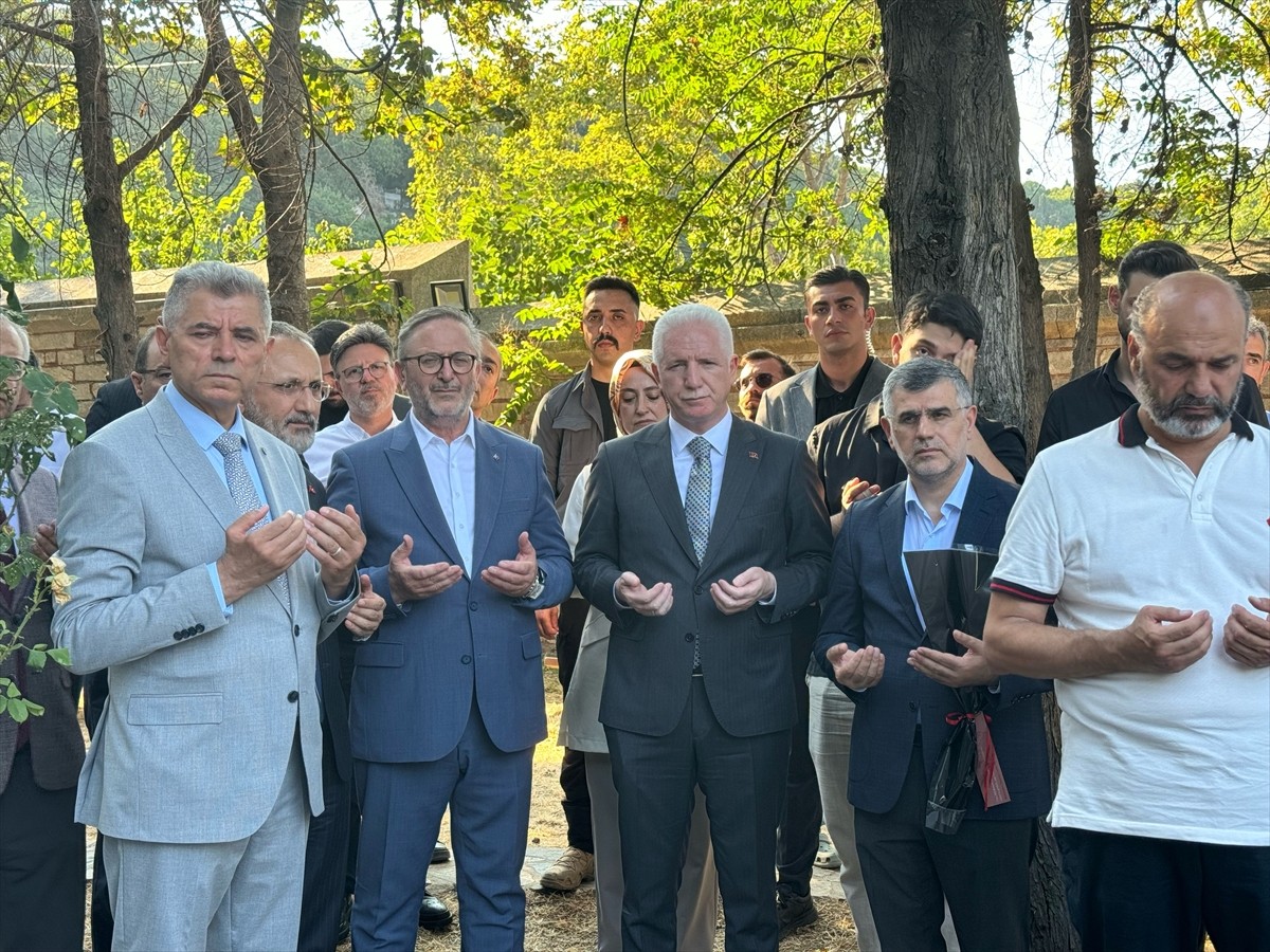 Yedi Güzel Adam'dan biri olarak tanınan Türk edebiyatının önemli yazarlarından Rasim Özdenören...