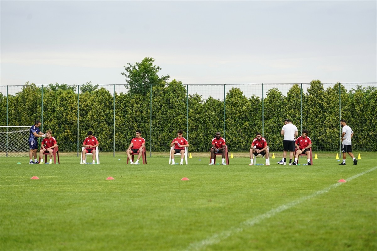 Yeni sezon hazırlıklarını Sırbistan'ın başkenti Belgrad'da sürdüren Gaziantep FK'de futbolcular...