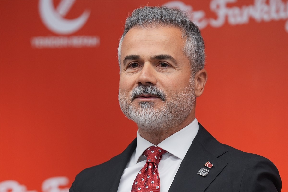 Yeniden Refah Partisi (YRP) Genel Başkan Yardımcısı Suat Kılıç, parti genel merkezindeki Merkez...