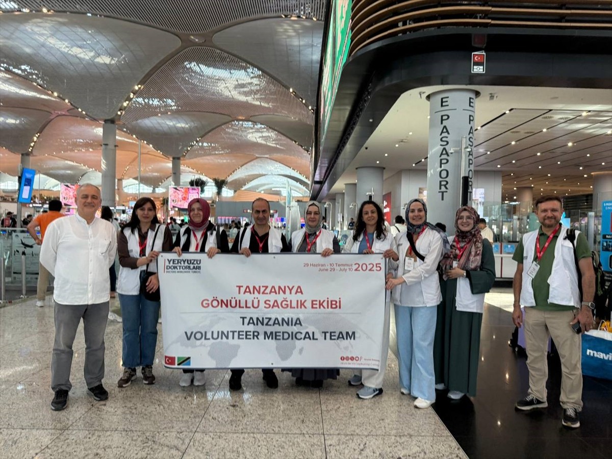  Yeryüzü Doktorları Derneği, gönüllü sağlık ekibiyle gittiği Tanzanya'da, kadın hastalıkları ve...