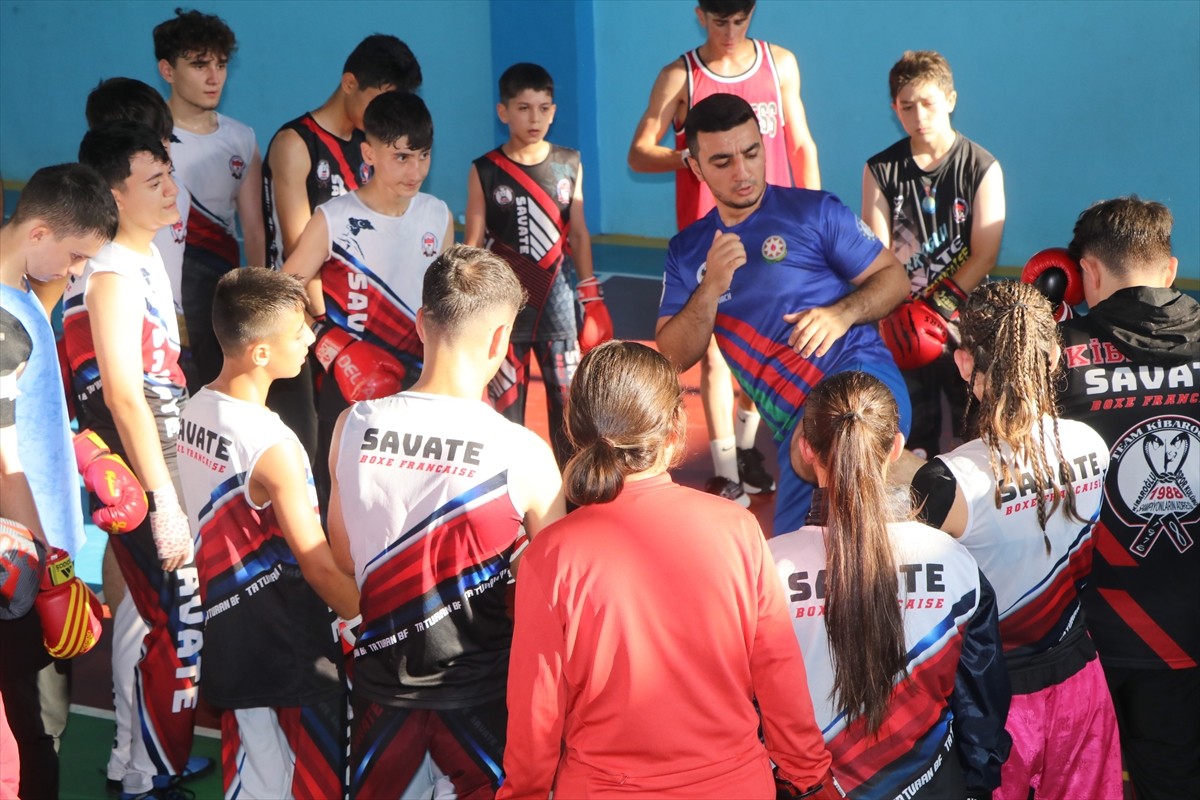 Yıldızlar ve Gençler Savate Milli Takımı, Özbekistan'ın başkenti Taşkent'te 23-27 Temmuz...